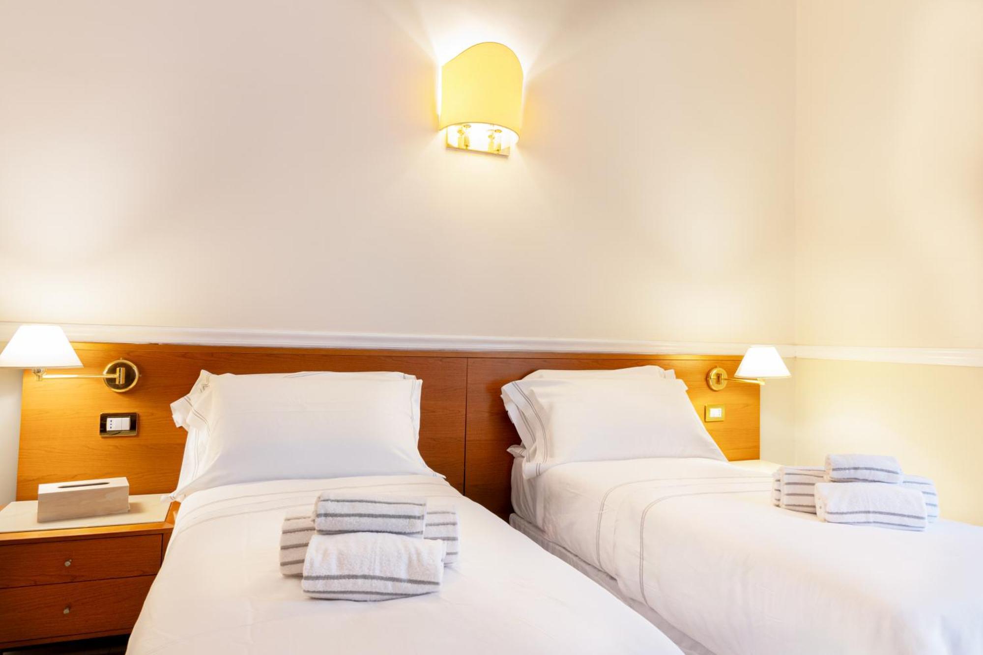 Hotel Domus Roma Esterno foto