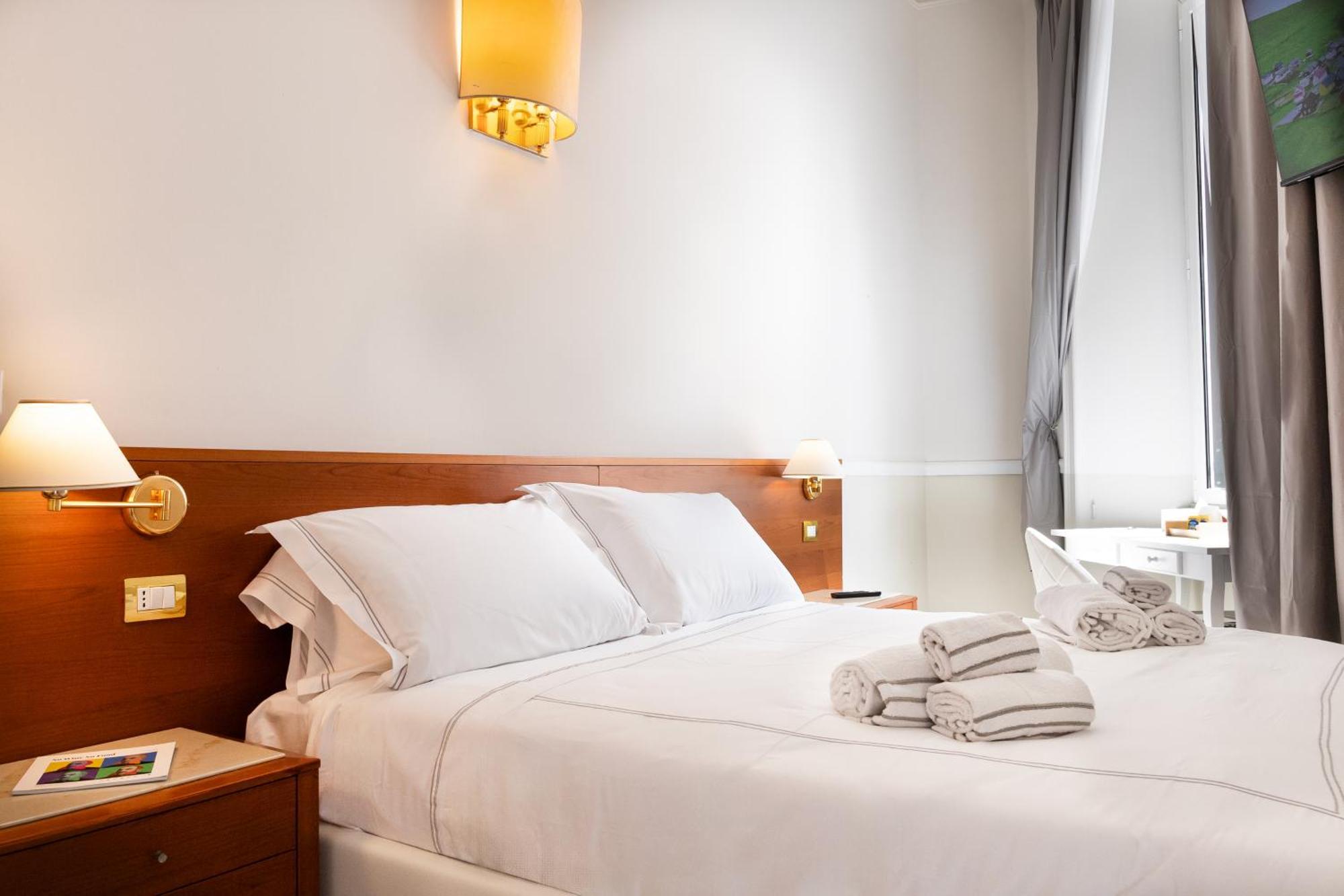 Hotel Domus Roma Esterno foto